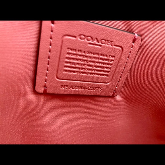 NWT Coach tote, lovely colors and design - Picture 9 of 15